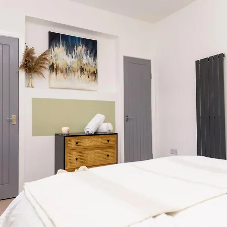 Warm 2 Bedroom Retreat In Redcar Near Beach With Parking