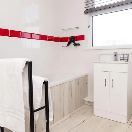 Warm 2 Bedroom Retreat In Redcar Near Beach With Parking * Redcar