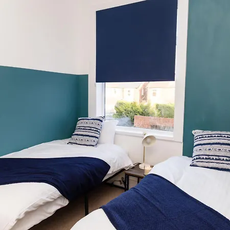 Warm 2 Bedroom Retreat In Redcar Near Beach With Parking *