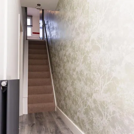 Warm 2 Bedroom Retreat In Redcar Near Beach With Parking Redcar