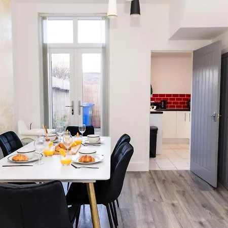 Tatil Evi Warm 2 Bedroom Retreat In Redcar Near Beach With Parking Redcar